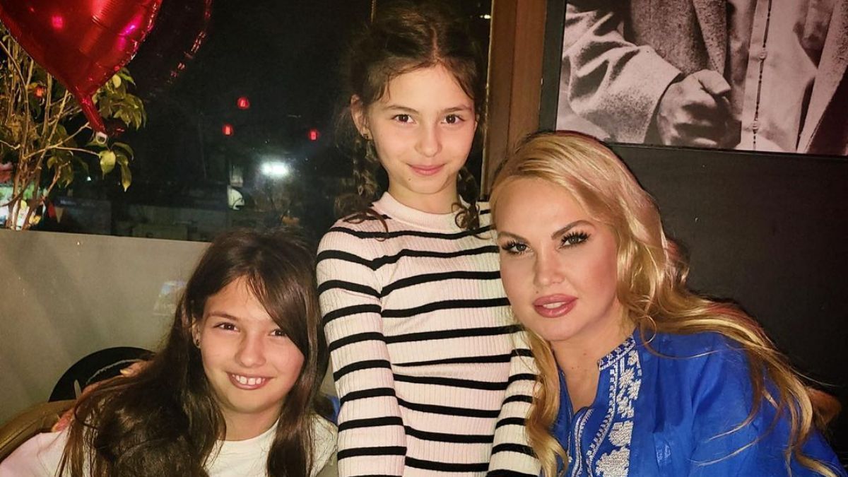 Камалия с дочерьми Камалия с дочерьми