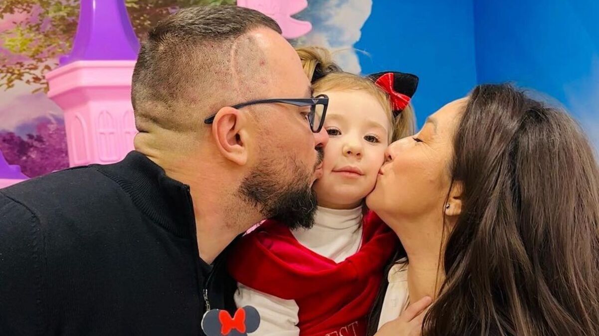 Наталка Карпа з чоловіком і донькою Наталка Карпа з чоловіком і донькою
