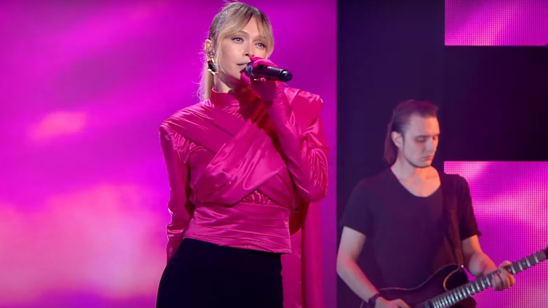 вырезали фрагмент с выступлением певицы. Детальнее об этом смотрите на Show. вырезали фрагмент с выступлением певицы. Детальнее об этом смотрите на Show.