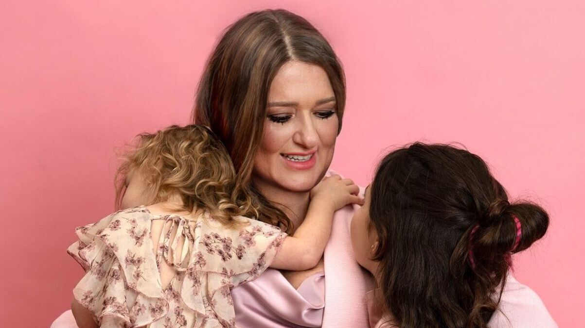 Наталья Могилевская с дочерьми Наталья Могилевская с дочерьми