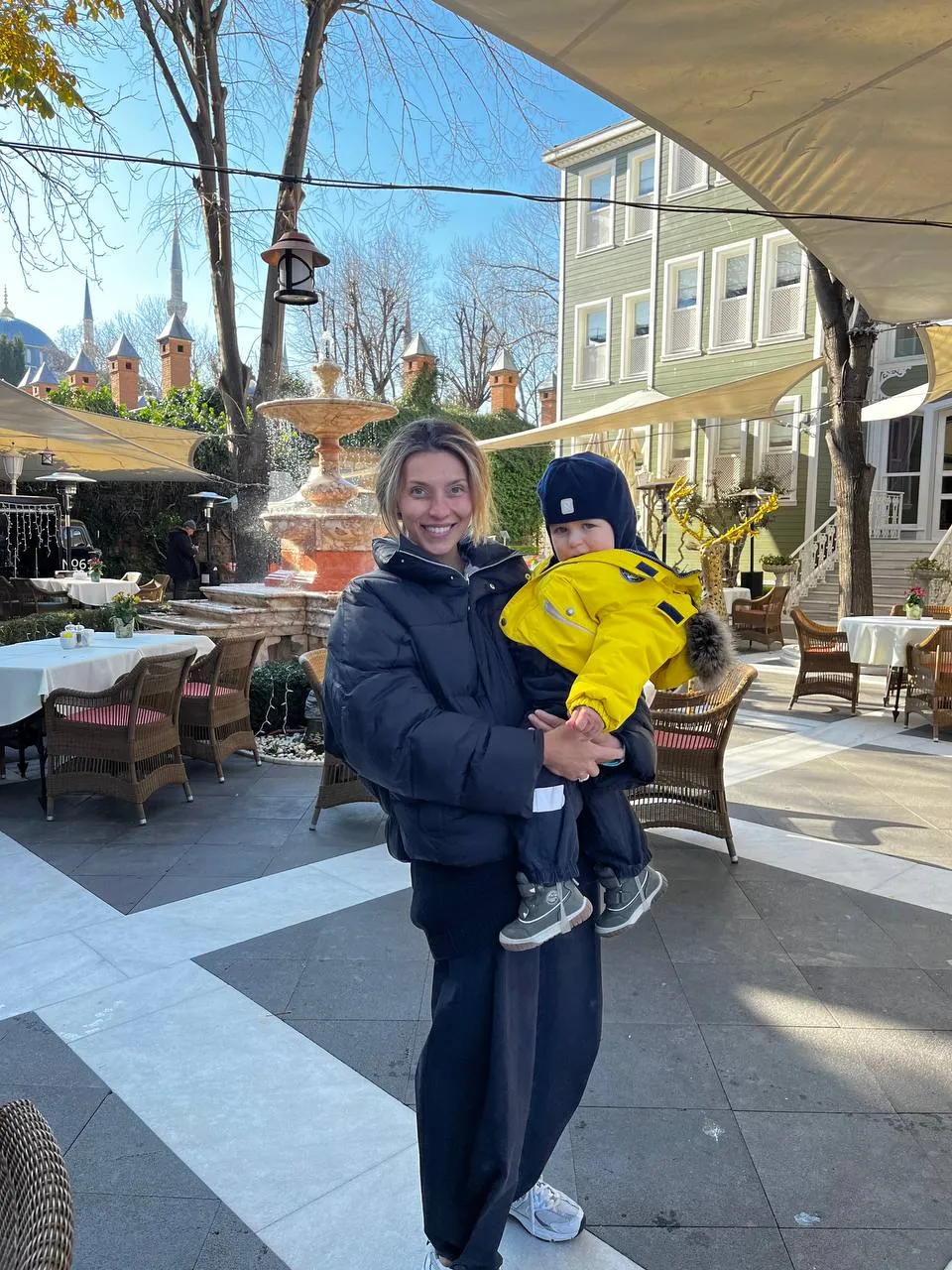 Корейлік жетілген порно Қыздар көшеде тұрып зейін қояды