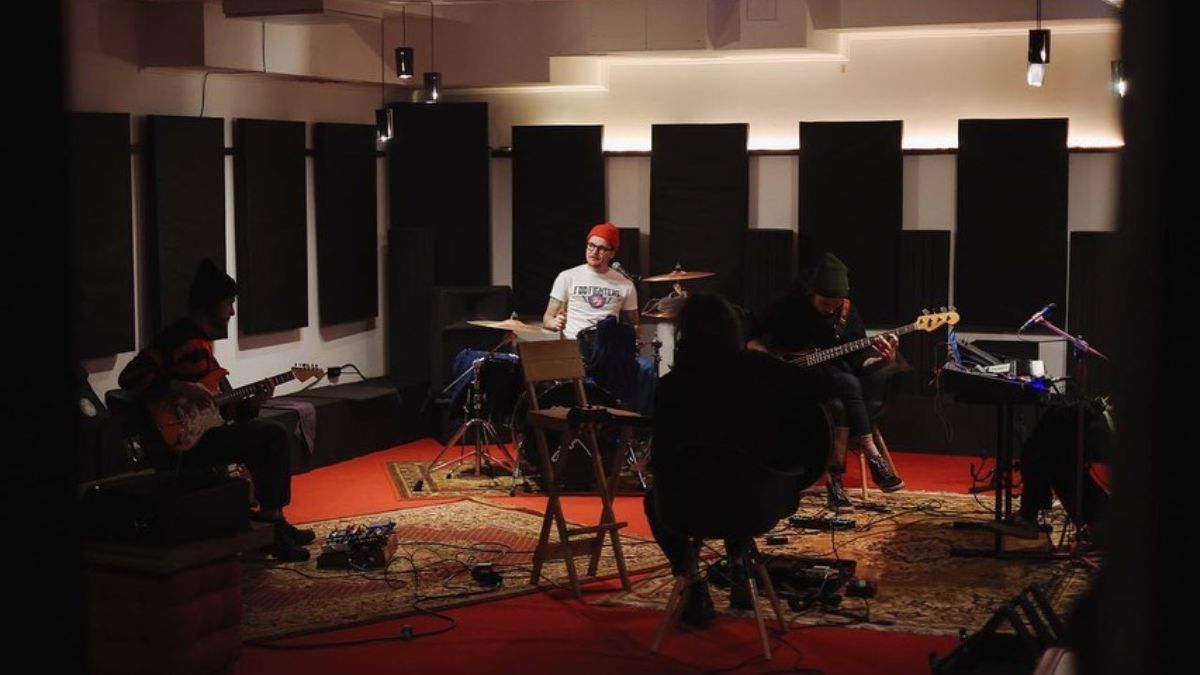 O.Torvald выпустили кавер на песню Скрябина Красные колготки - видео - Show