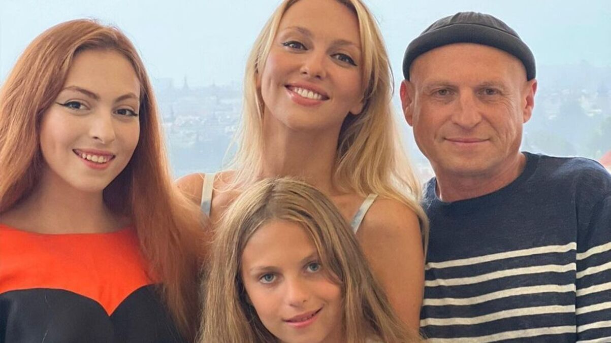 Оля Полякова с семьей
