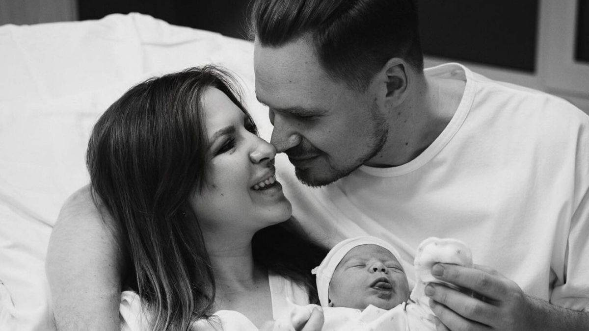 Блогеры Наталья Литвин и Александр Куровский впервые стали родителями: фото из роддома - Show Блогеры Наталья Литвин и Александр Куровский впервые стали родителями: фото из роддома - Show