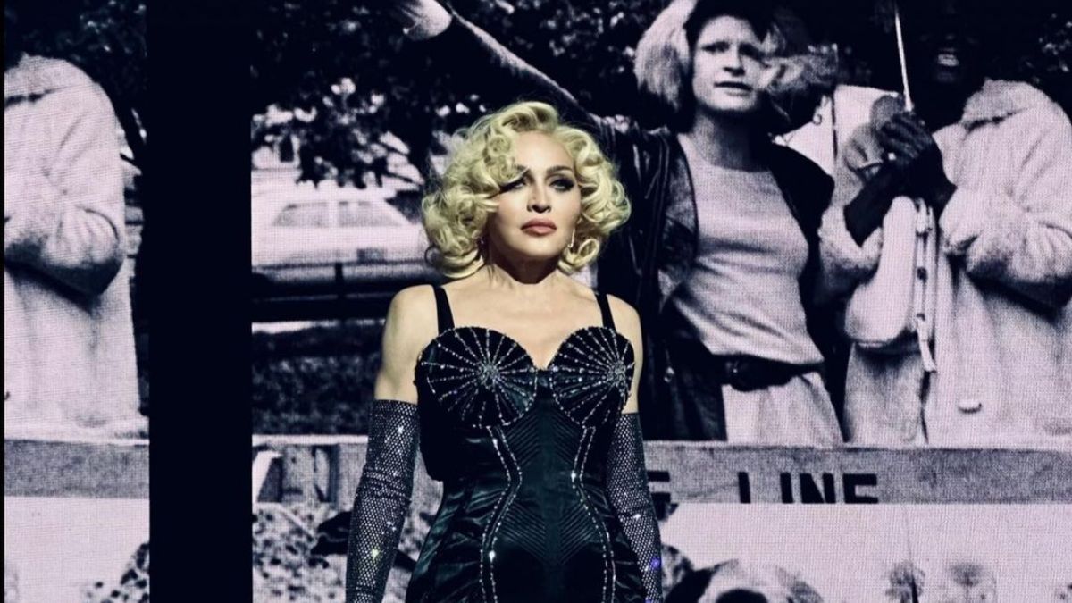 Мадонна упала на концерте Мадонна упала на концерте