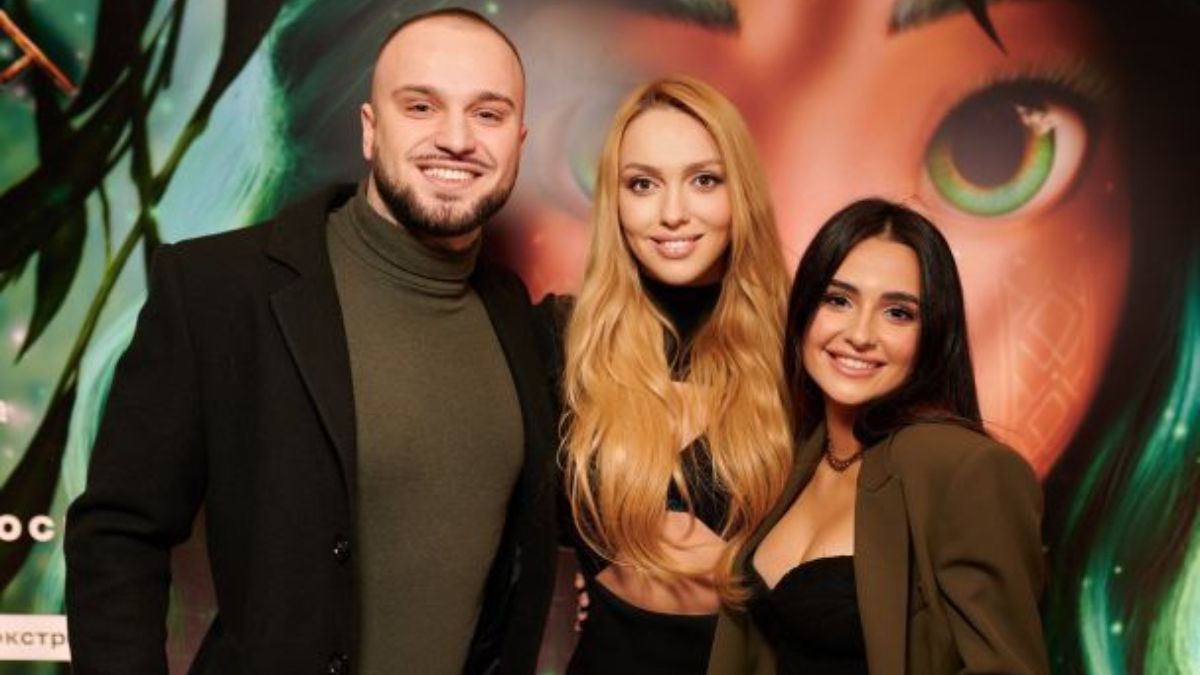 Влад Міцкевич, Оля Полякова та Анна Трінчер Влад Міцкевич, Оля Полякова та Анна Трінчер