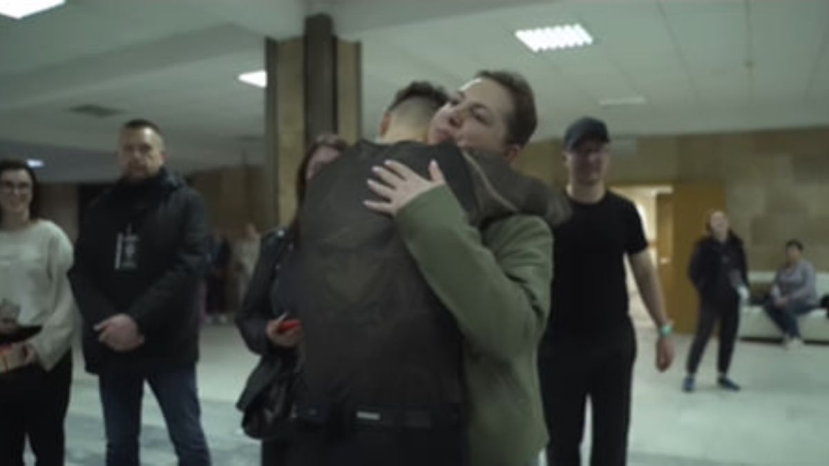 Артем Пивоваров з травмованою прихильницею Артем Пивоваров з травмованою прихильницею