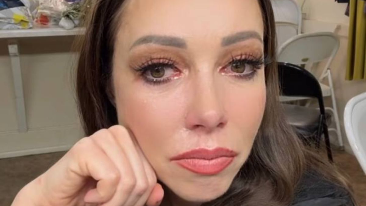 Заплакана Катерина Кухар Заплакана Катерина Кухар