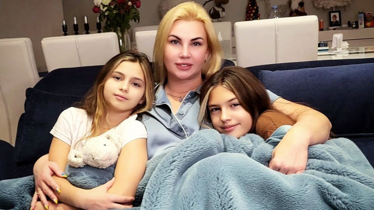 Камалія з доньками  Камалія з доньками