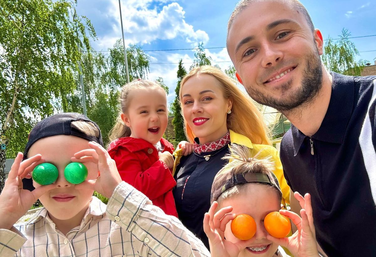 Тарас Тополя з родиною Тарас Тополя з родиною