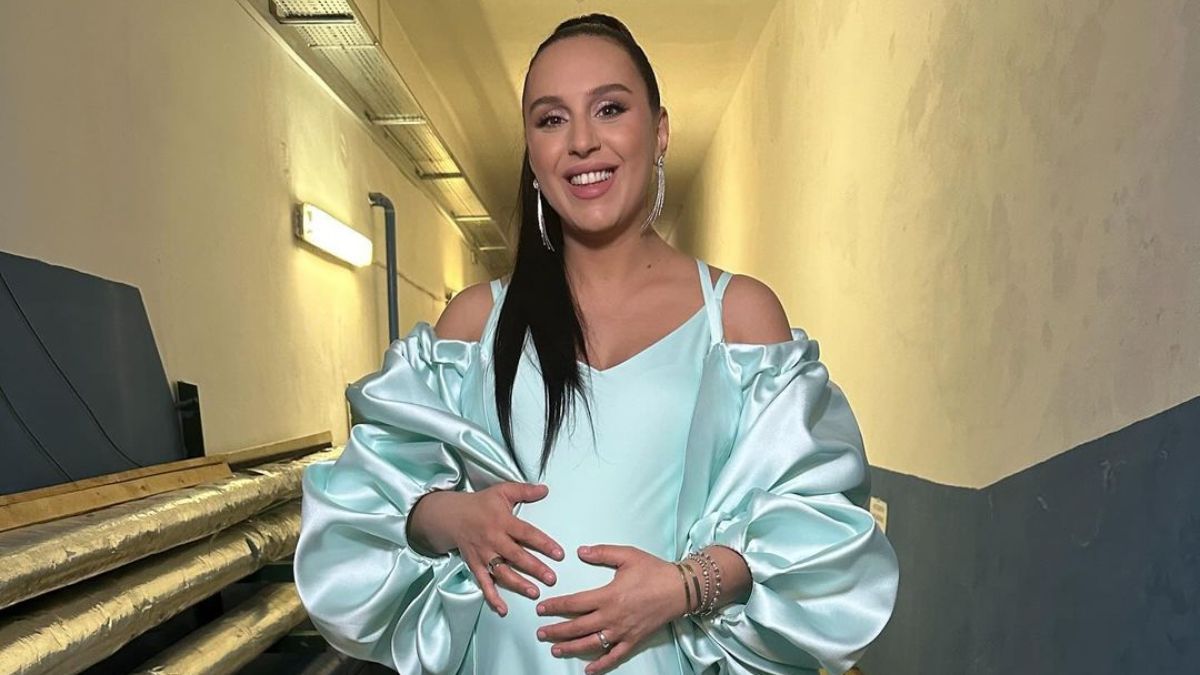 У чарівній сукні спустилась в бомбосховище: Джамала показала, як оголошувала бали на Євробаченні - Show У чарівній сукні спустилась в бомбосховище: Джамала показала, як оголошувала бали на Євробаченні - Show