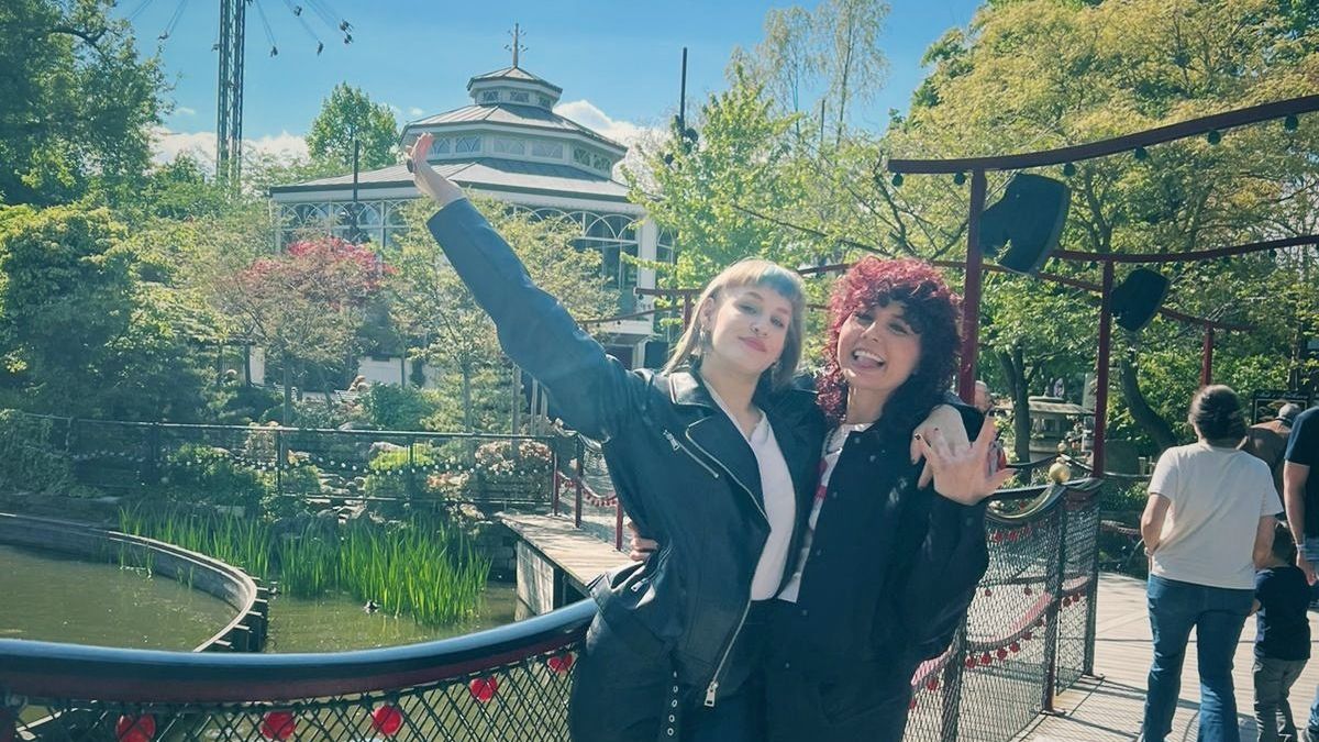 Айко и Кэт Альмагро Айко и Кэт Альмагро