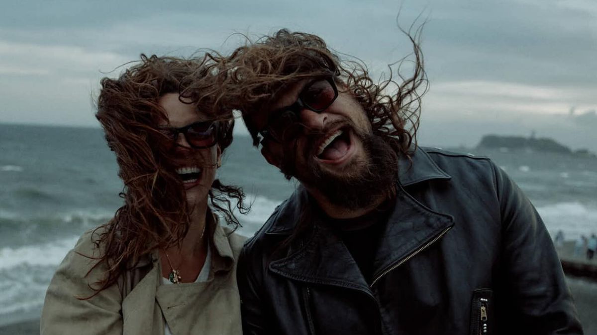 Джейсон Момоа з дівчиною Джейсон Момоа з дівчиною