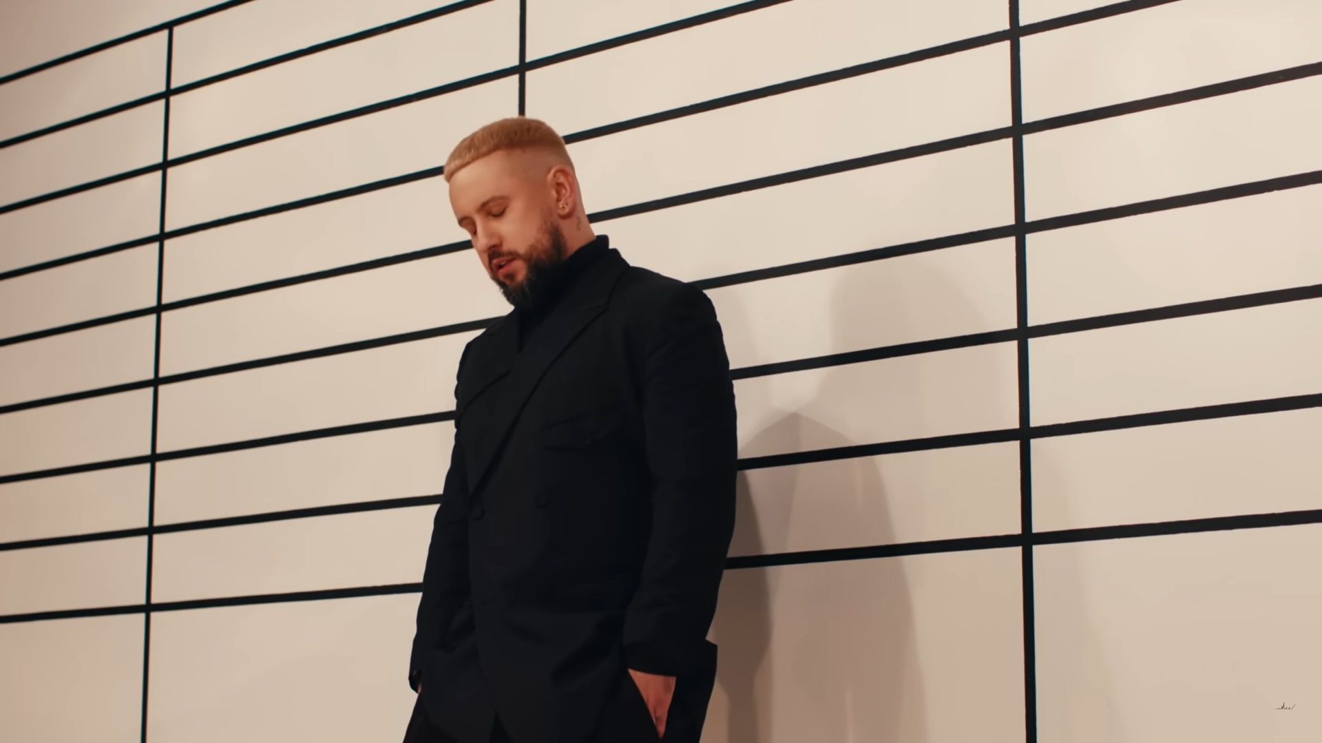 Монатик в топе популярных треков на ютубе Монатик в топе популярных треков на ютубе