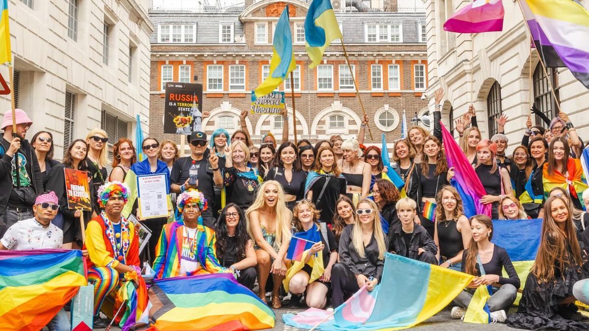 Оля Полякова на Марше равенства Оля Полякова на Марше равенства