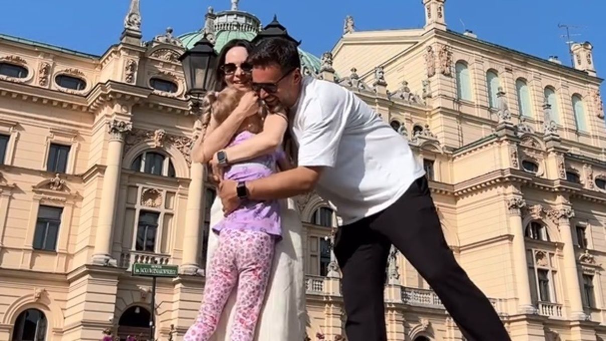 Тимур Мирошниченко с женой Инной и дочкой Тимур Мирошниченко с женой Инной и дочкой