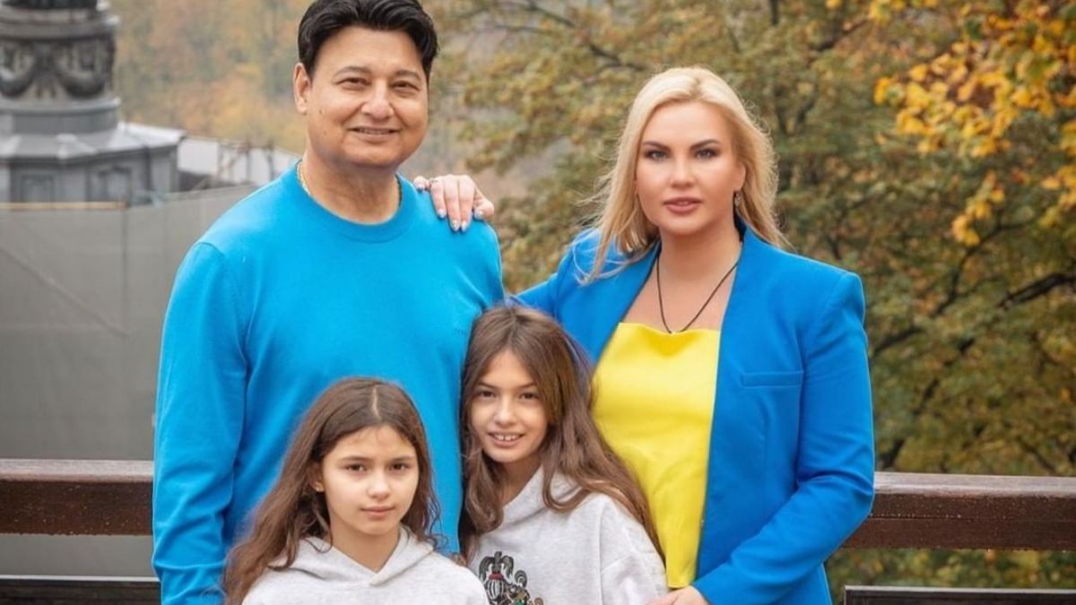 Камалия с мужем и дочерьми Камалия с мужем и дочерьми
