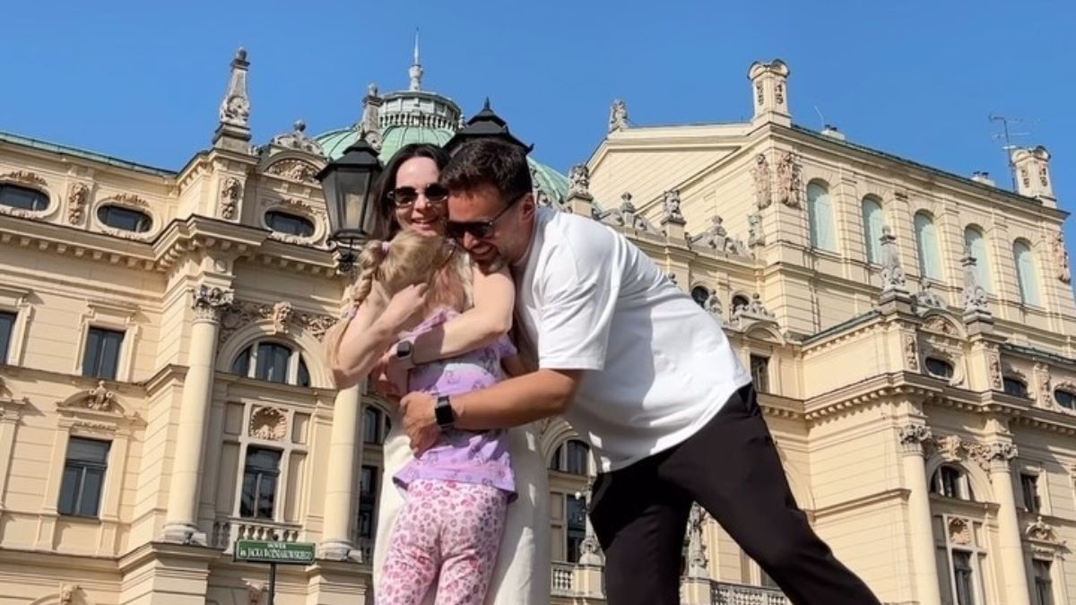 Супруги Мирошниченко с дочкой Супруги Мирошниченко с дочкой