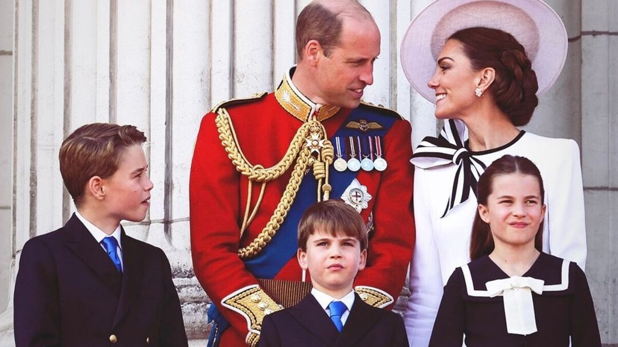 Принц Вільям та Кейт Міддлтон з дітьми Принц Вільям та Кейт Міддлтон з дітьми
