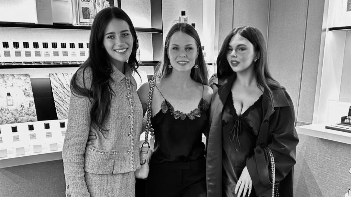 Ольга Фреймут, Злата Мітчелл з подругою Ольга Фреймут, Злата Мітчелл з подругою