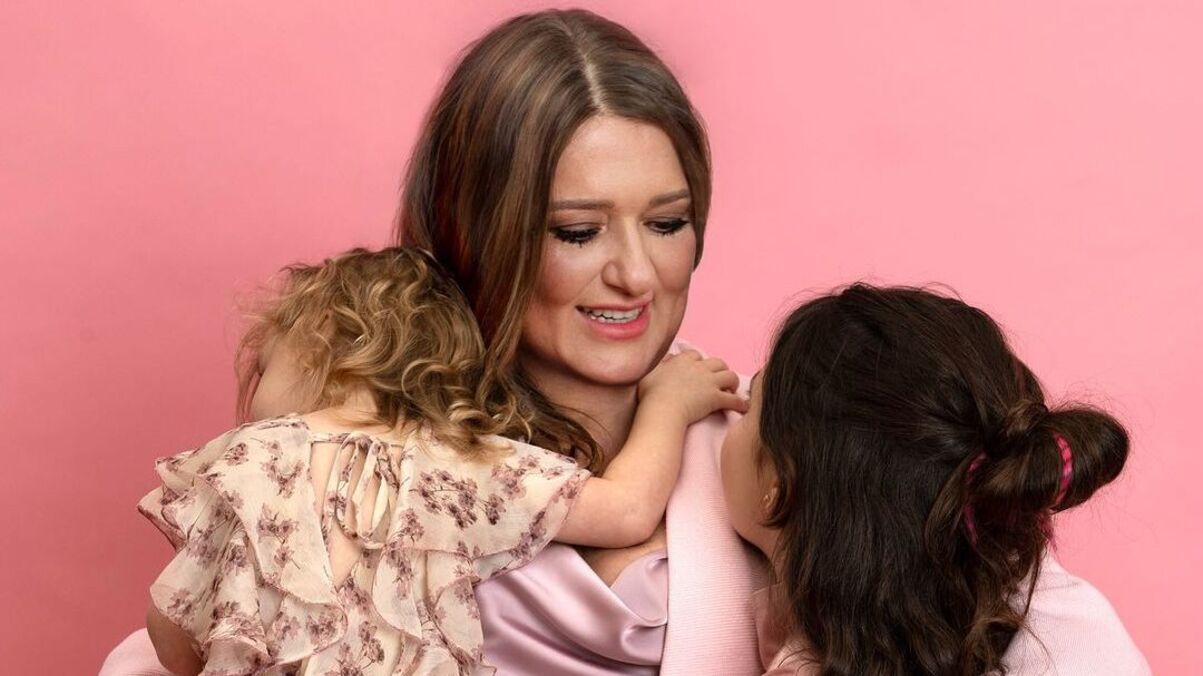 Наталія Могилевська з доньками Наталія Могилевська з доньками