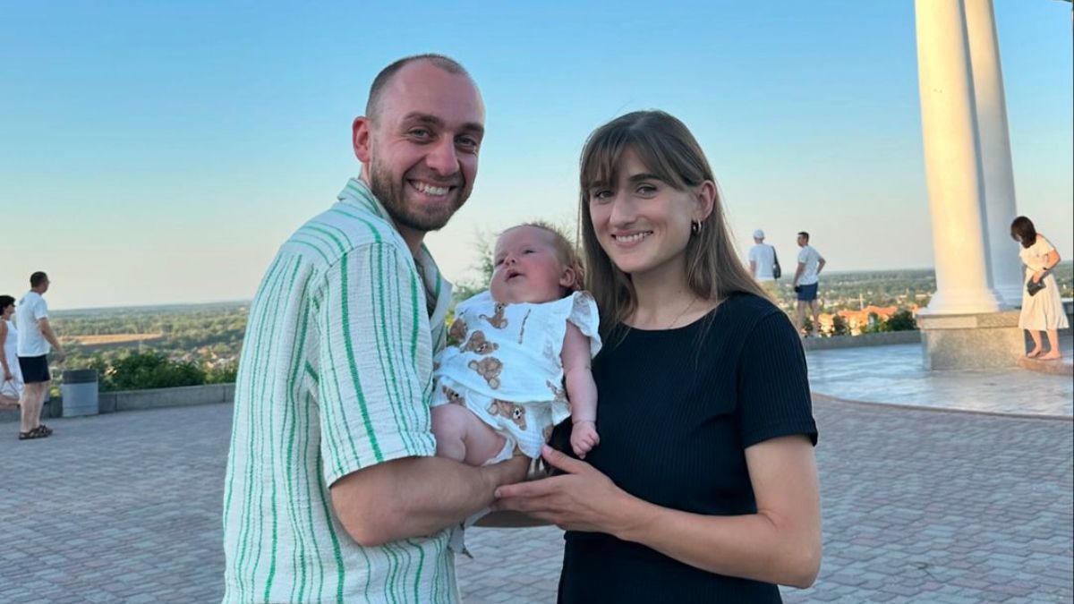 Даша Євтух з чоловіком і донькою Даша Євтух з чоловіком і донькою