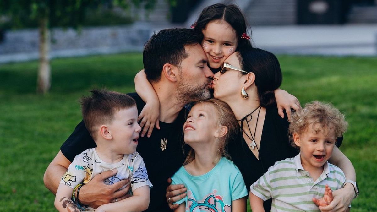 Вперше в повному складі: Тімур Мірошниченко відправився на відпочинок з дітьми та дружиною - Show Вперше в повному складі: Тімур Мірошниченко відправився на відпочинок з дітьми та дружиною - Show