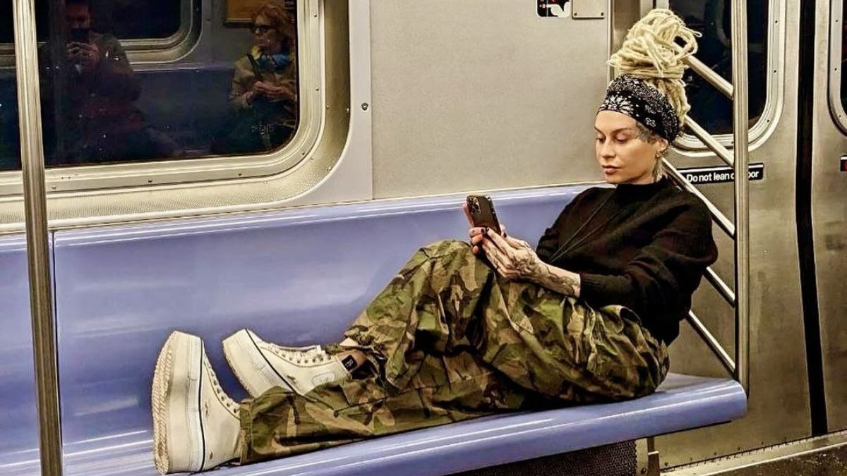 Набила портрет Бандеры: российская певица шокировала новым патриотическим тату - Show Набила портрет Бандеры: российская певица шокировала новым патриотическим тату - Show