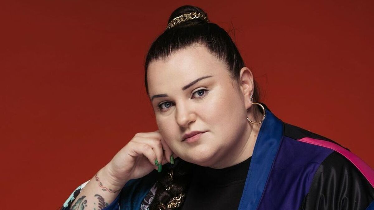 Украинец на концерте Alyona Alyona передал фейковые деньги на ВСУ - Show Украинец на концерте Alyona Alyona передал фейковые деньги на ВСУ - Show